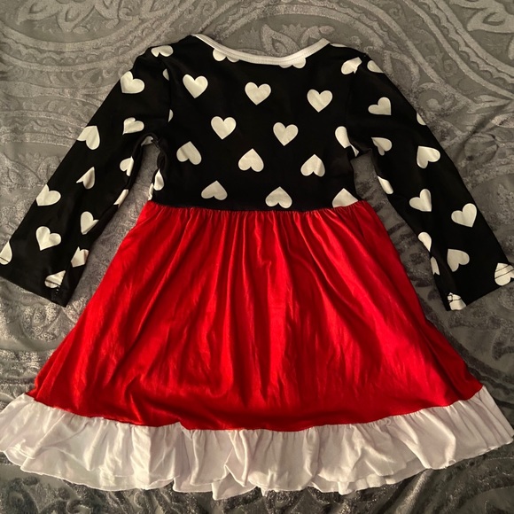 Long sleeved Heart dress with pockets. - Picture 2 of 2